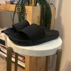 LULULEMON SLIDES
